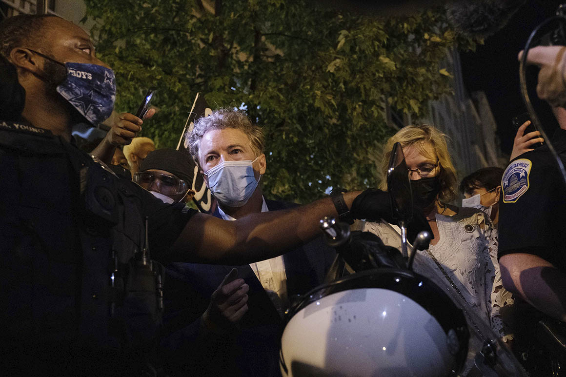 Protesters confront Rand Paul outside White House after
RNC 1