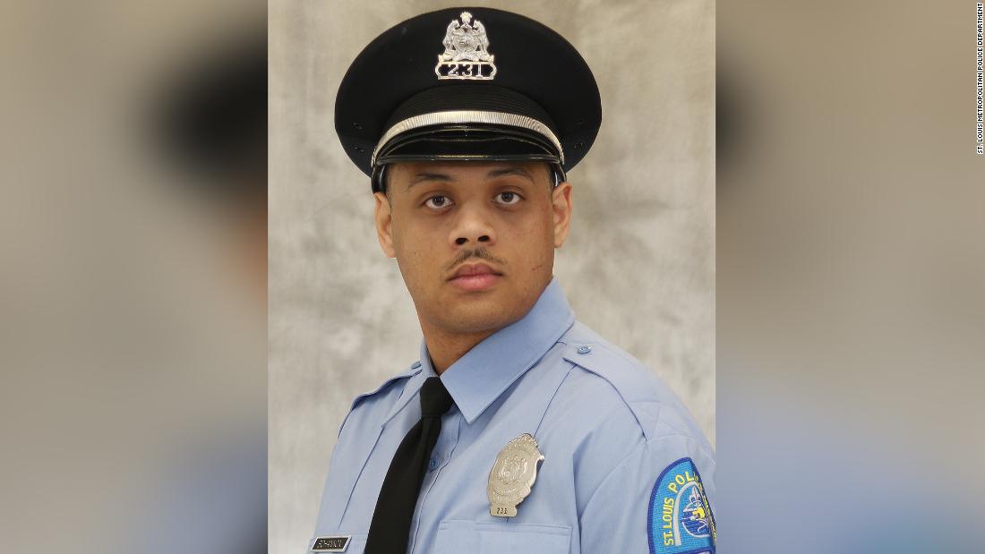 St. Louis police officer dies after being shot while
responding to a shooting 1