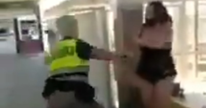 Spain: Women Beaten by Police For Not Properly Wearing Face
Masks 1