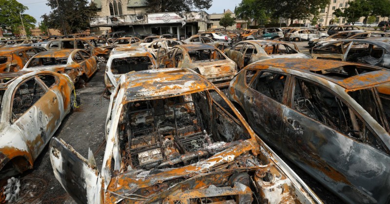 CNN Political Analyst Claims “There’s Very Little
Rioting” 1
