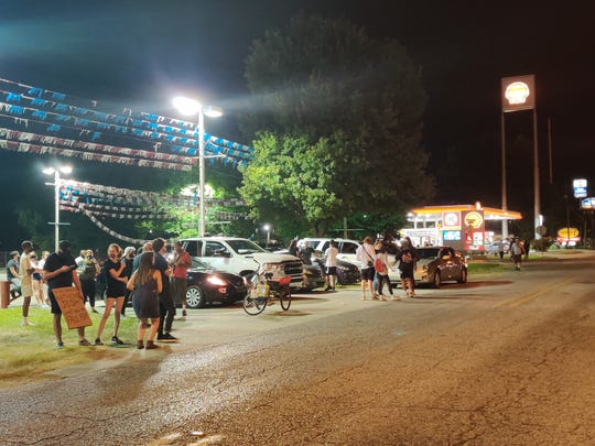 Louisiana protesters call for Lafayette mayor-president to
resign after police shooting 1