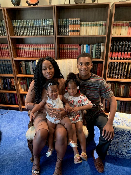Phoenix to pay $475K to family after officer pointed a gun
at them in viral shoplifting case 1