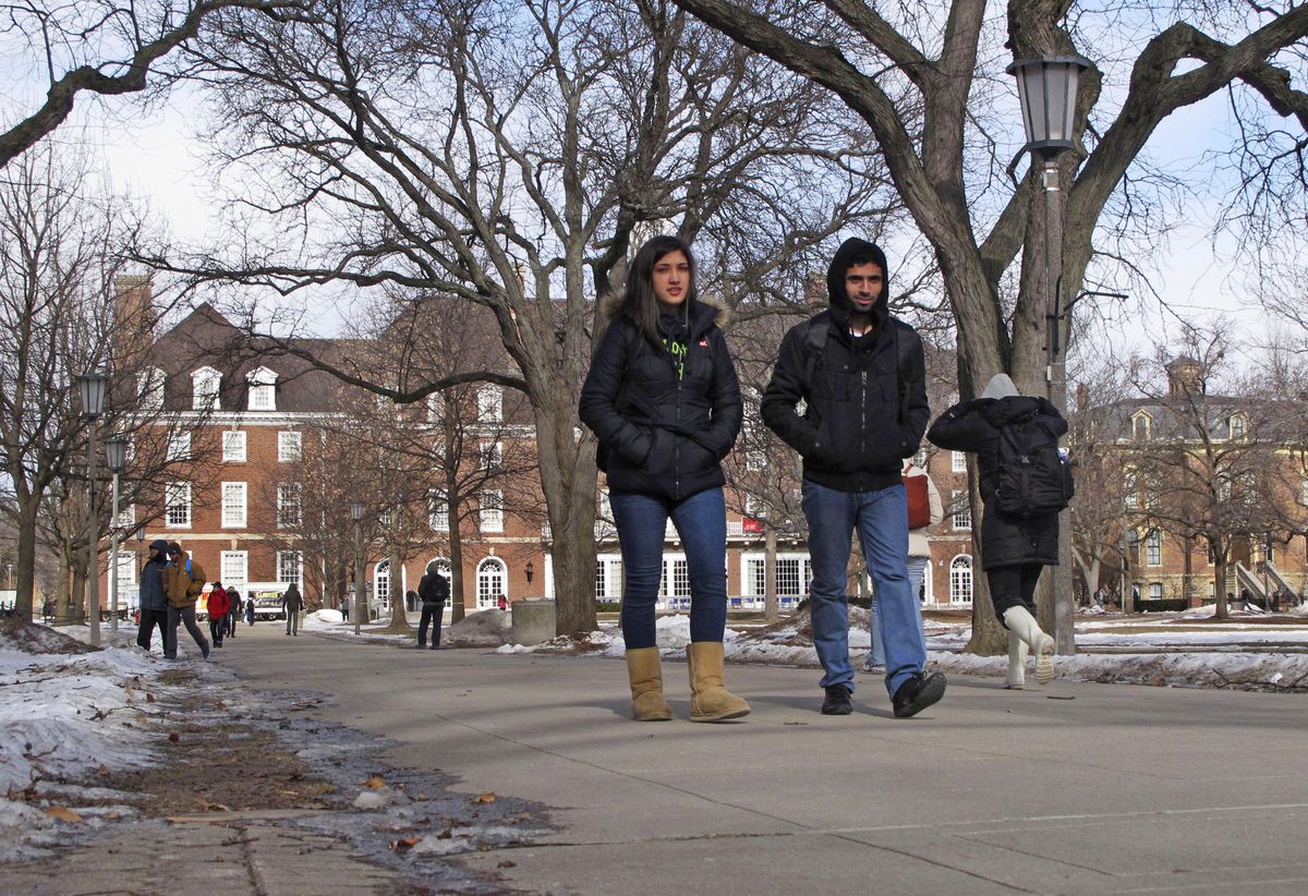 Illinois officials hope testing can control coronavirus on
campus (LIVE UPDATES) 1