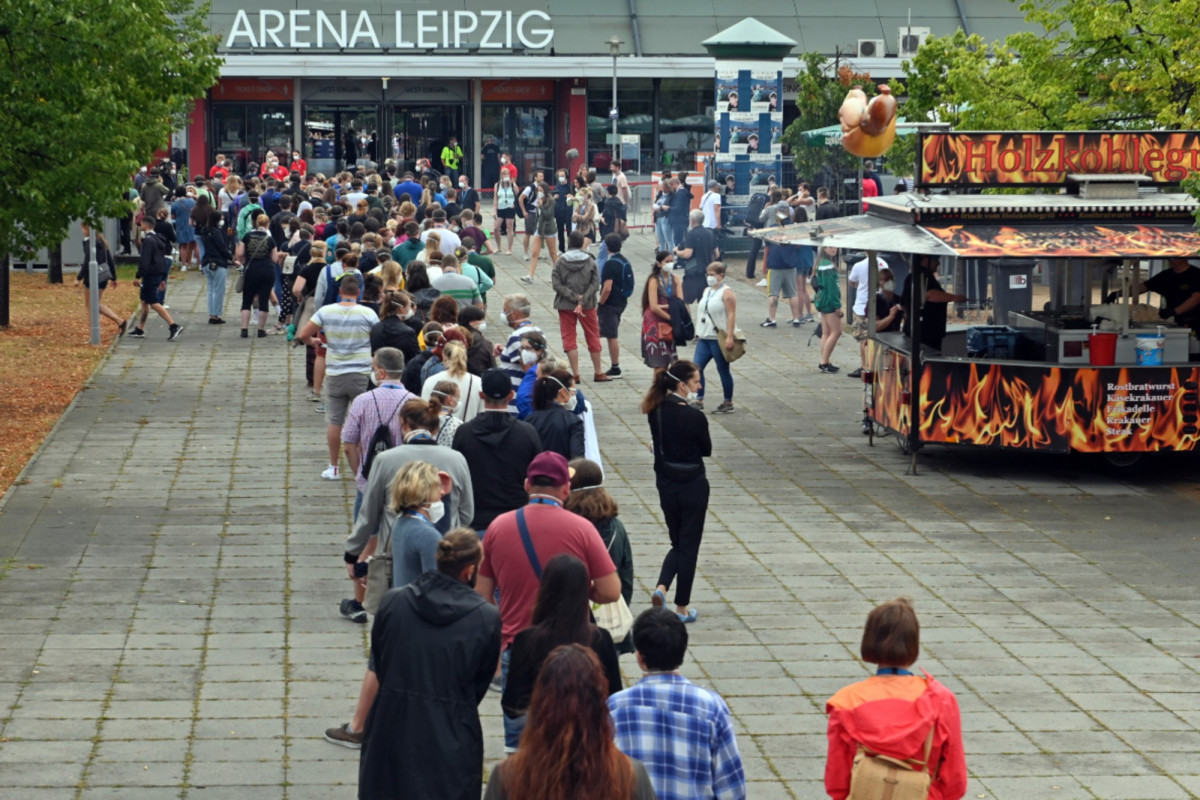 German researchers throw pop concert to see how coronavirus
spreads at arenas 1