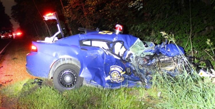 Officer in critical condition after being struck by car,
critically injured while ‘helping citizen’ 1