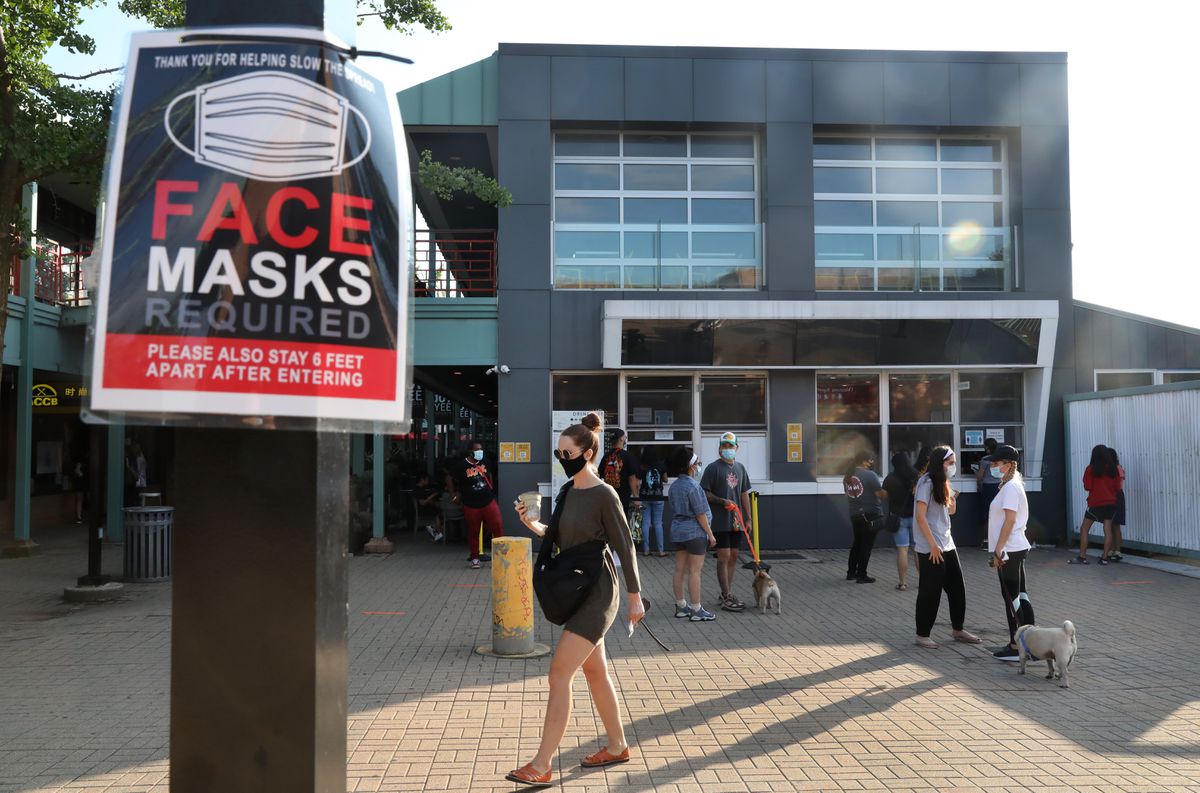 Pritzker’s rule to penalize businesses that don’t enforce
face mask rule withstands GOP challenge in legislative panel
vote 1