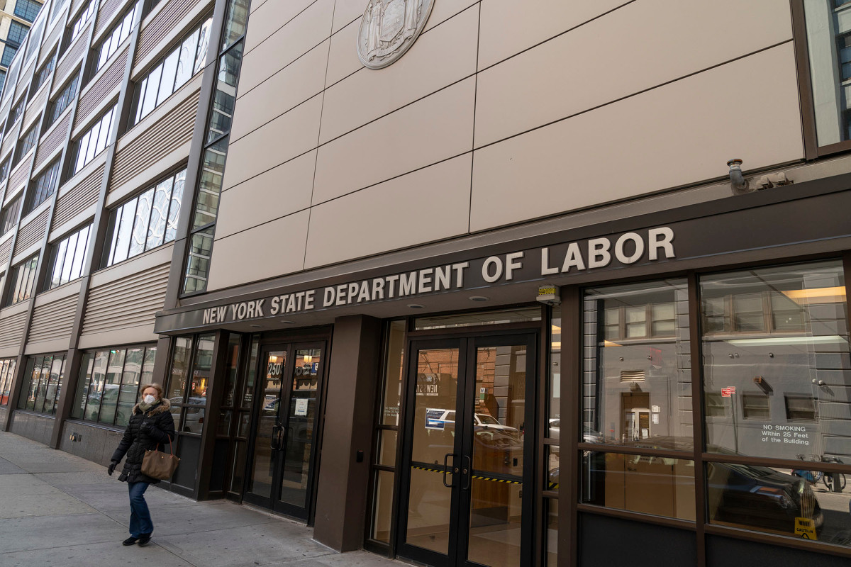 US workers file 1 million jobless claims as COVID-19 total
tops 58.4 million 1