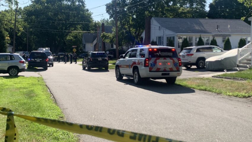3 Saugus police officers stabbed 1