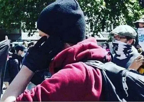 Is treasonous FBI running BLM riots? Photos, videos appear
to capture FBI agents playing roles of armed rioters 1