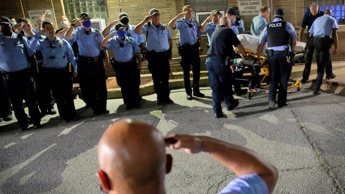 St. Louis police officer dies a day after being shot in the
head 1 St. Louis police officer dies a day after being shot in the
head 1