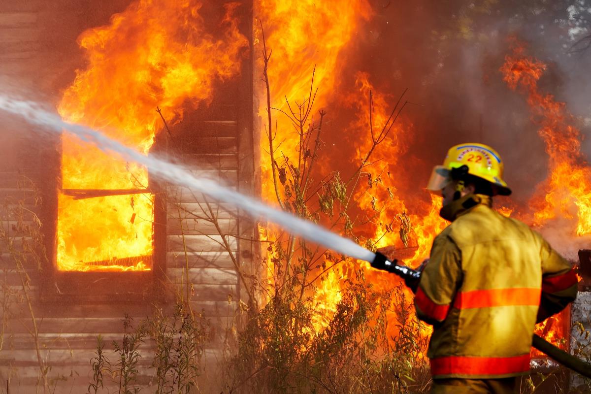 Left-wing rioters in Kenosha are now setting fire to
apartment buildings with families trapped inside 1