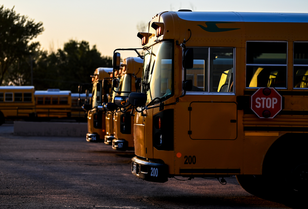 Colorado school bus staff face COVID-19 outbreaks 1