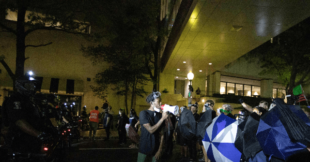 Left-Wing Protesters Intimidate Diners in Charlotte: 'White
Silence Equals Violence' 1