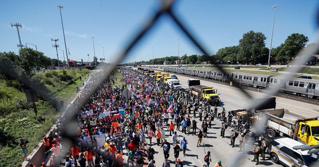 Hundreds of Anti-Police Brutality Protesters to Shut Down
Major Chicago Highway 1