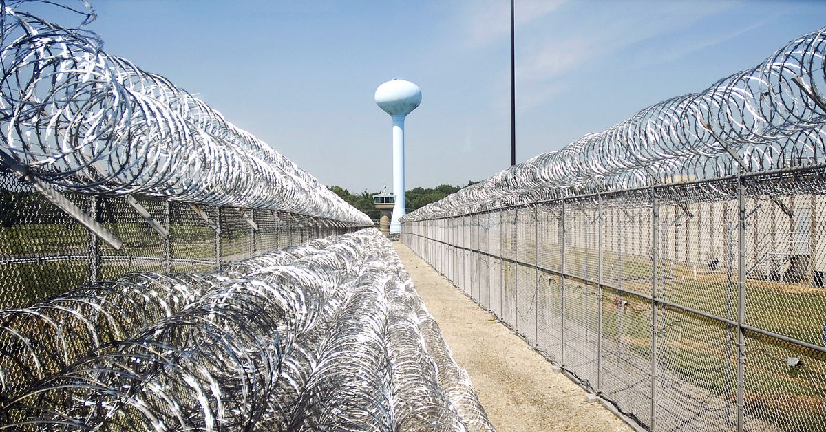 2nd federal prisoner at Marion dies this week of
COVID-19 1