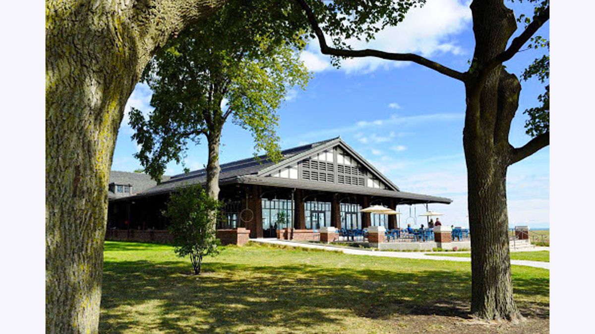 Lakefront restaurants to reopen this week, many as early as
Friday 1 Lakefront restaurants to reopen this week, many as early as
Friday 1