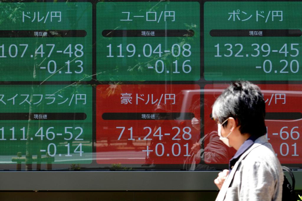 Stocks open higher on Wall Street; Apple nears $2
trillion 1