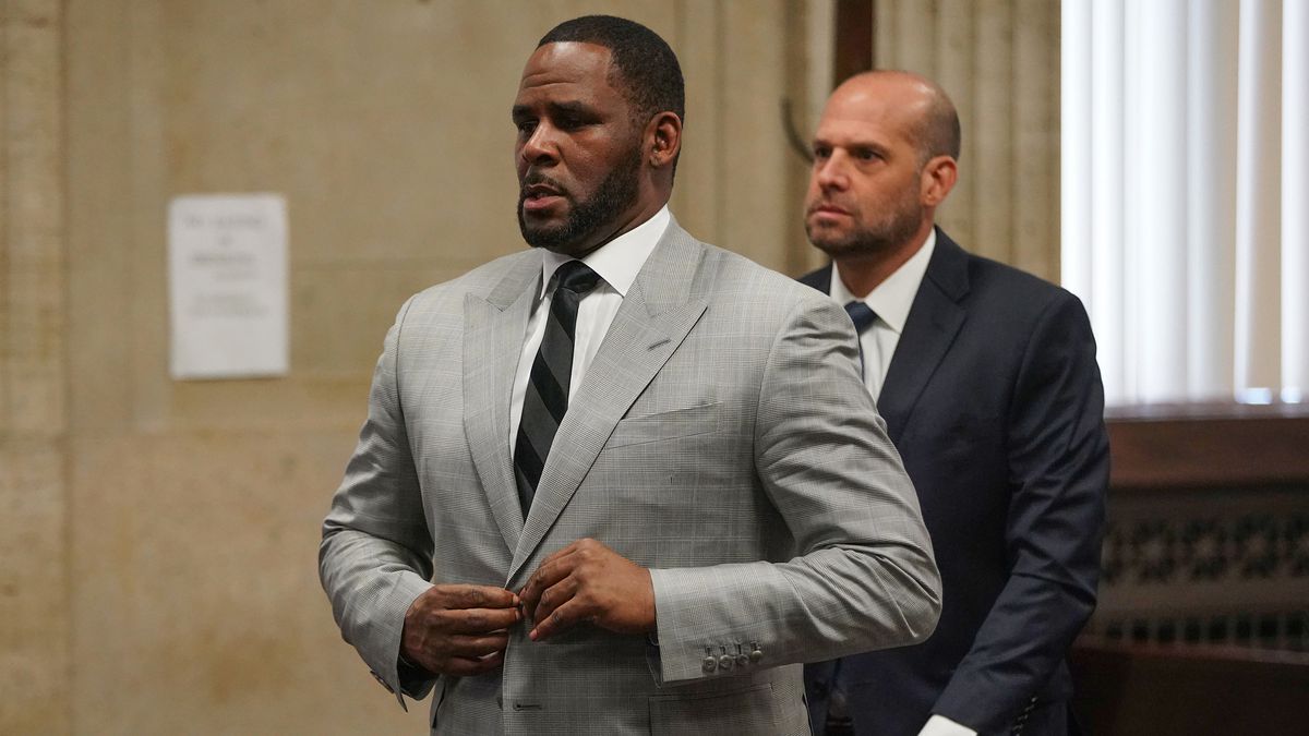 COVID-19 scuttles R. Kelly’s Chicago trial on sex-abuse
related charges - again 1 COVID-19 scuttles R. Kelly’s Chicago trial on sex-abuse
related charges - again 1