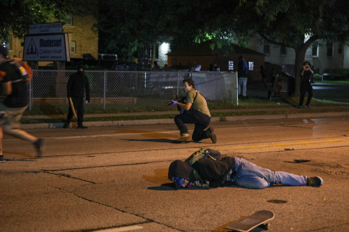 Illinois teen charged in fatal shooting of two Kenosha
protesters 1