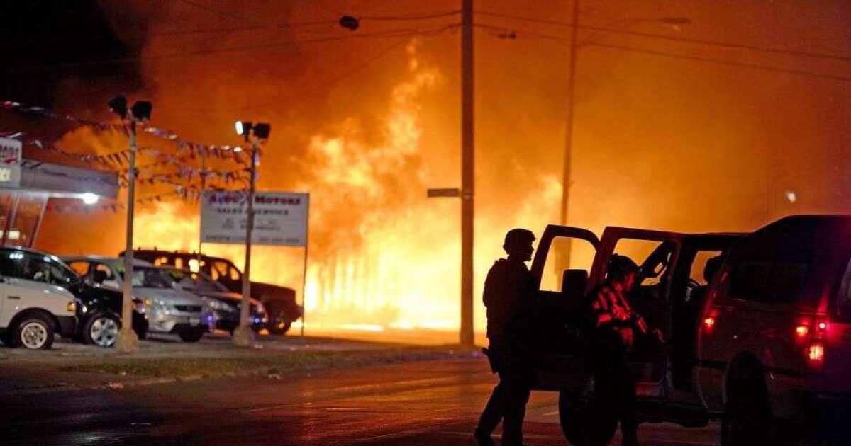 71-Year Old Man Beaten by Looters, Jaw Broken While
Defending Businesses in Kenosha Rioters 1