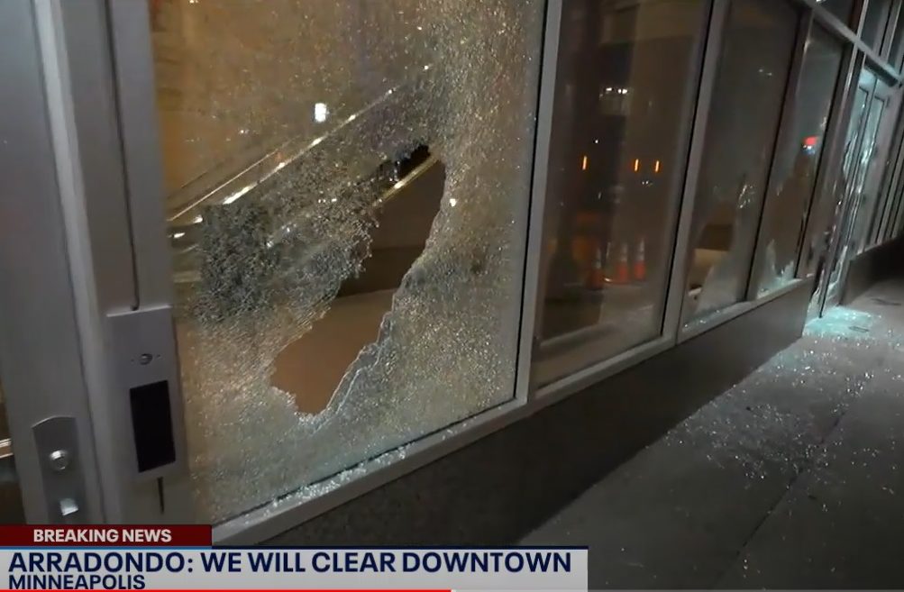 Minneapolis Riots, Looting Erupt Again After Suicide From
Murder Suspect Approached By Police 1