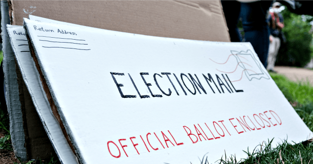 Donald Trump Backs Postmaster General: He Wants to Make Post
Office Great Again 1