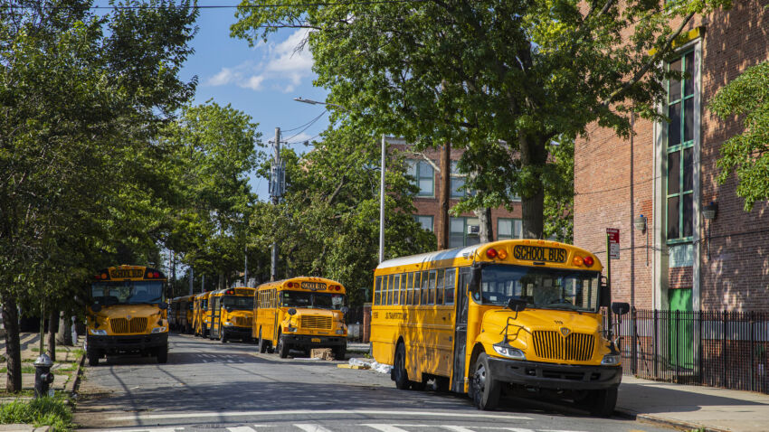 NYC teachers threaten to strike if city tries to force them
back into classes 1