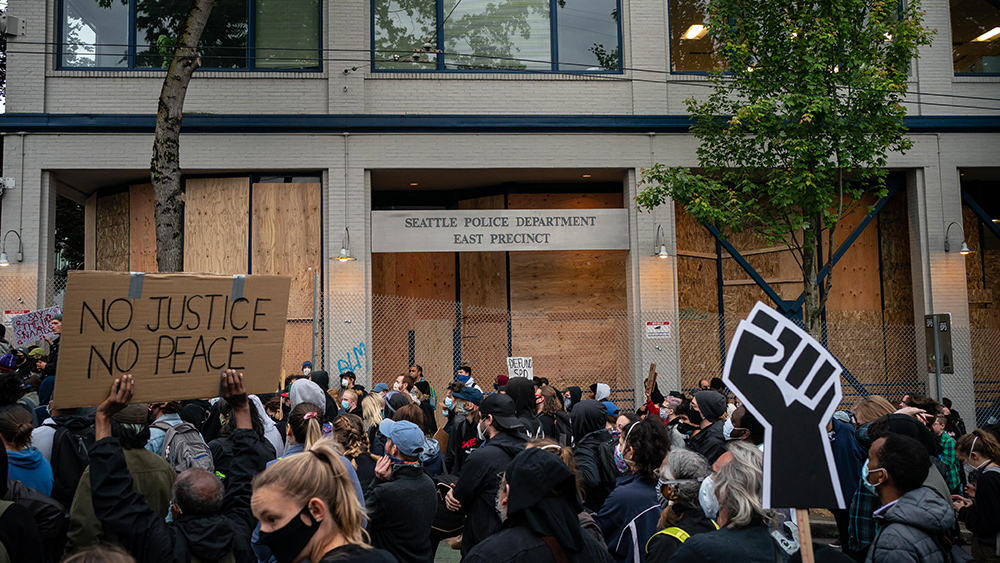 Anti-police rioters in Seattle used EXPLOSIVES on police
officers, injuring three cops 1