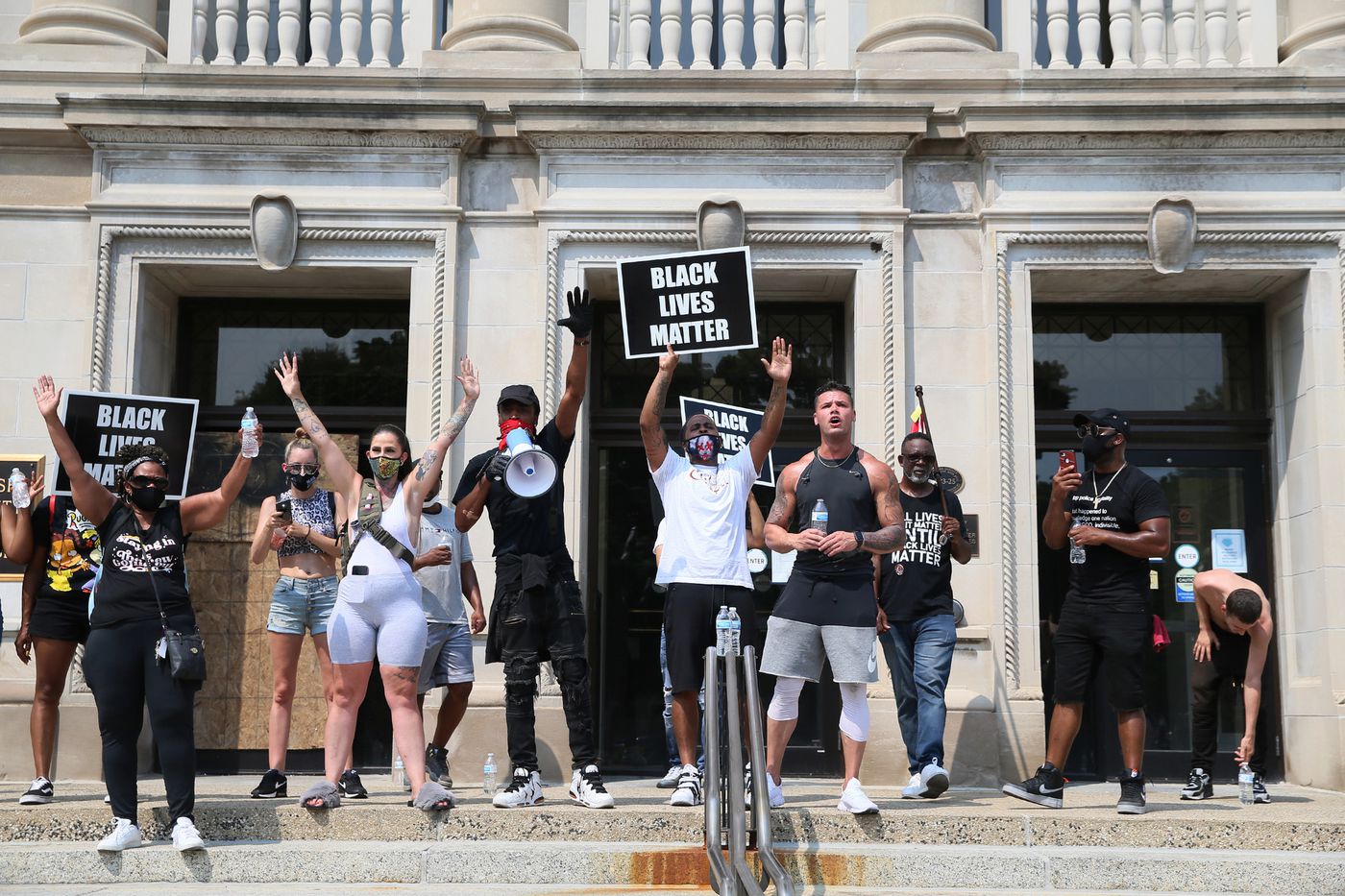 Daywatch: Kenosha police shooting spurs unrest, Illinois
scales back reopening in 2 counties and Halloween at risk from
COVID-19 1 Daywatch: Kenosha police shooting spurs unrest, Illinois
scales back reopening in 2 counties and Halloween at risk from
COVID-19 1