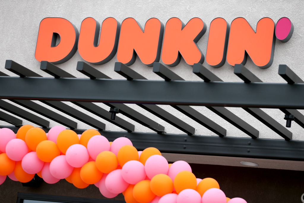 New Dunkin’ Donuts shop with drive-thru opens in San
Jose 1