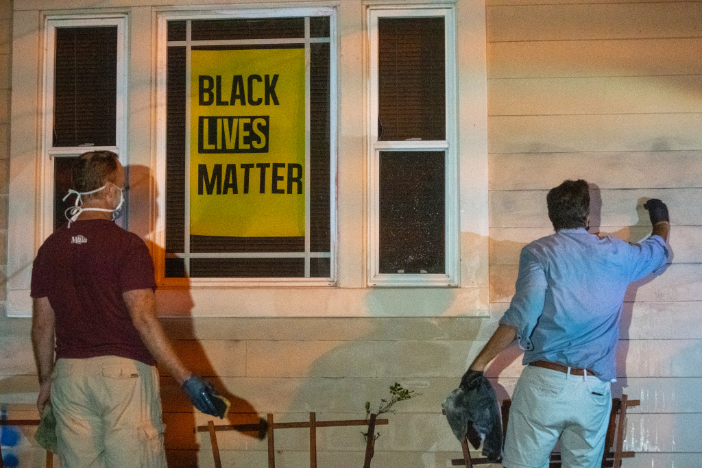 Vandalism of mayors’ homes takes protests to a new
level 1