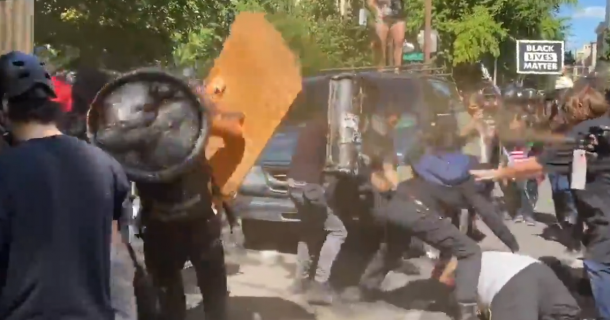 VIDEO: ANTIFA, Patriot Groups Skirmish Outside of Portland
Justice Center 1