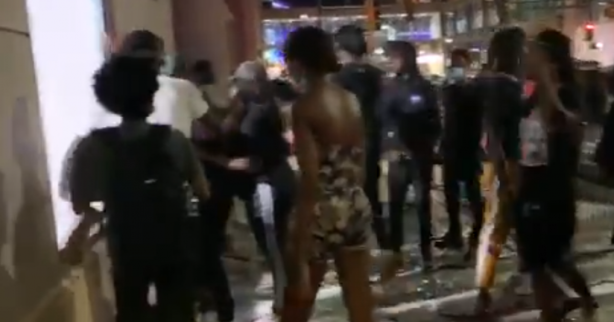New Round of Looting, Rioting Erupts in Minneapolis After
False Reports of Police Shooting 1