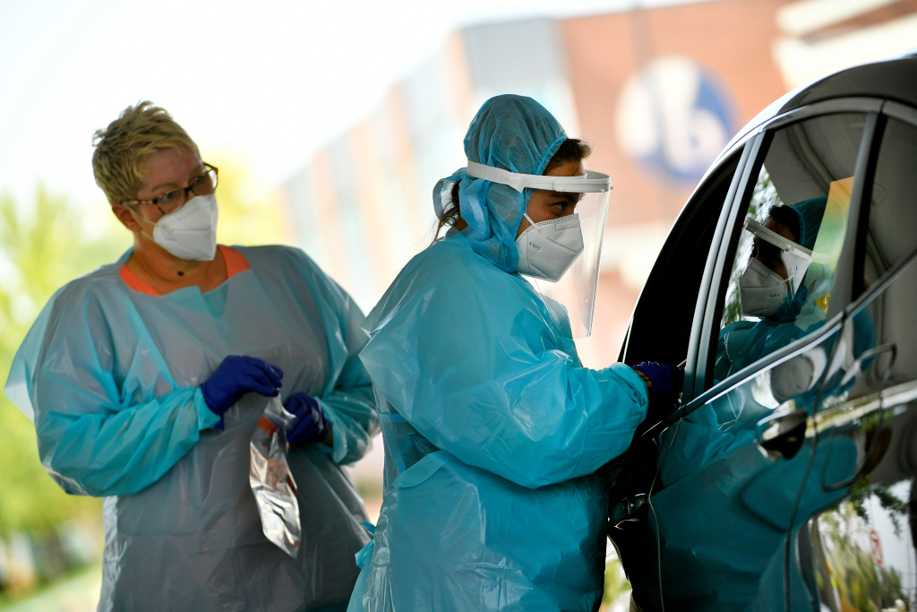 Colorado’s new COVID-19 cases fall for 3rd week, but
officials urge caution as Labor Day holiday approaches 1