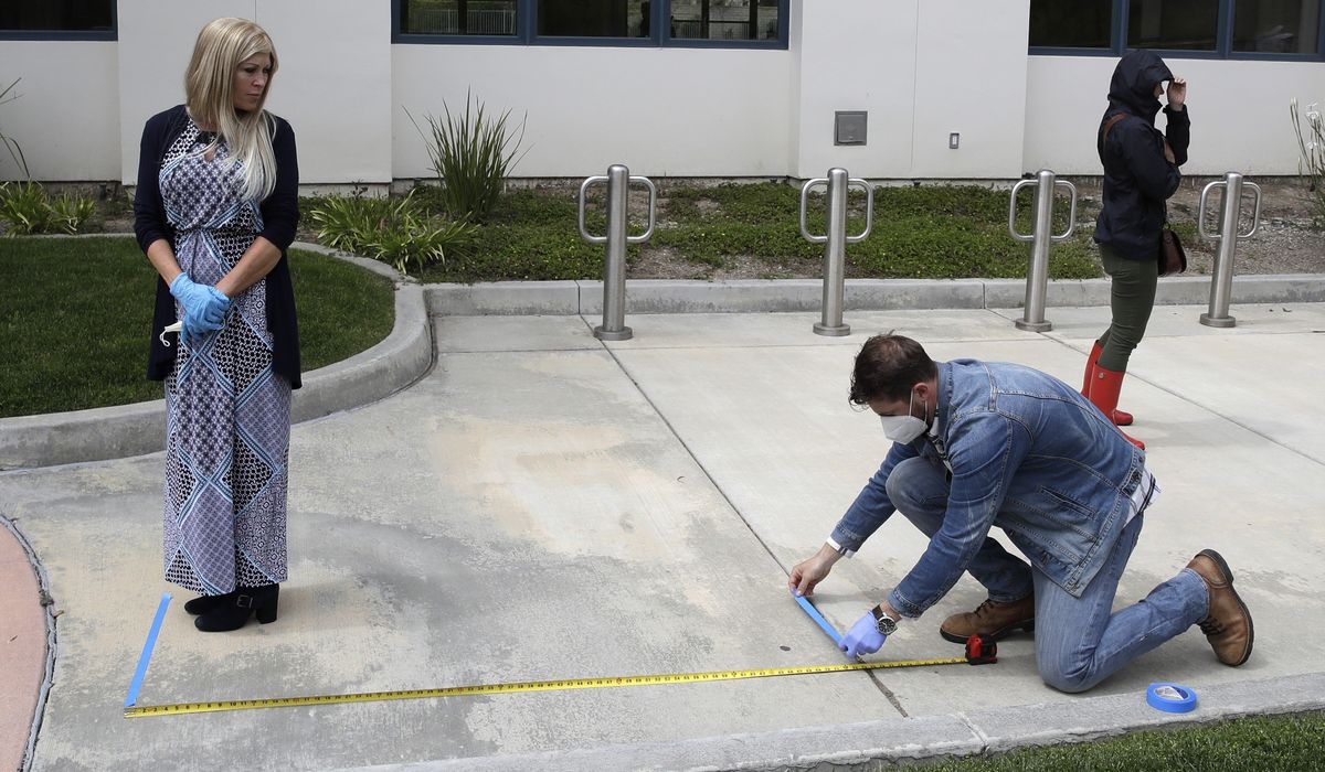 Judge declines to close California church that defied
coronavirus order 1