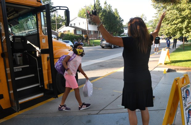 Denver suburbs welcome first group of kids back to in-person
classes 1