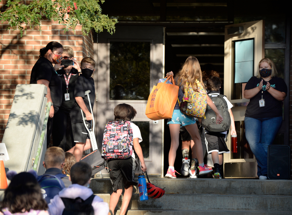 Cherry Creek School District logs 4 coronavirus cases in
first week of school 1