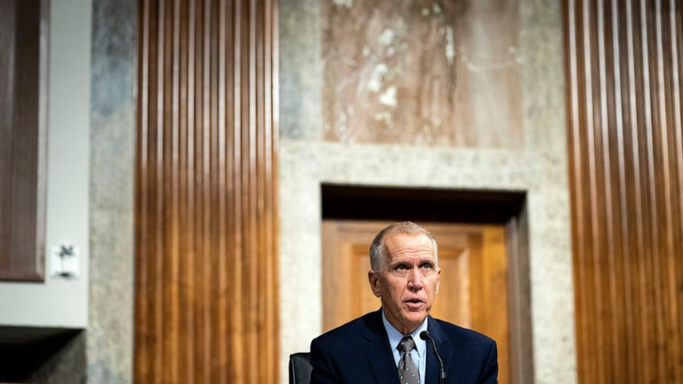 Tillis apologizes for failing to keep mask on at White
House 1