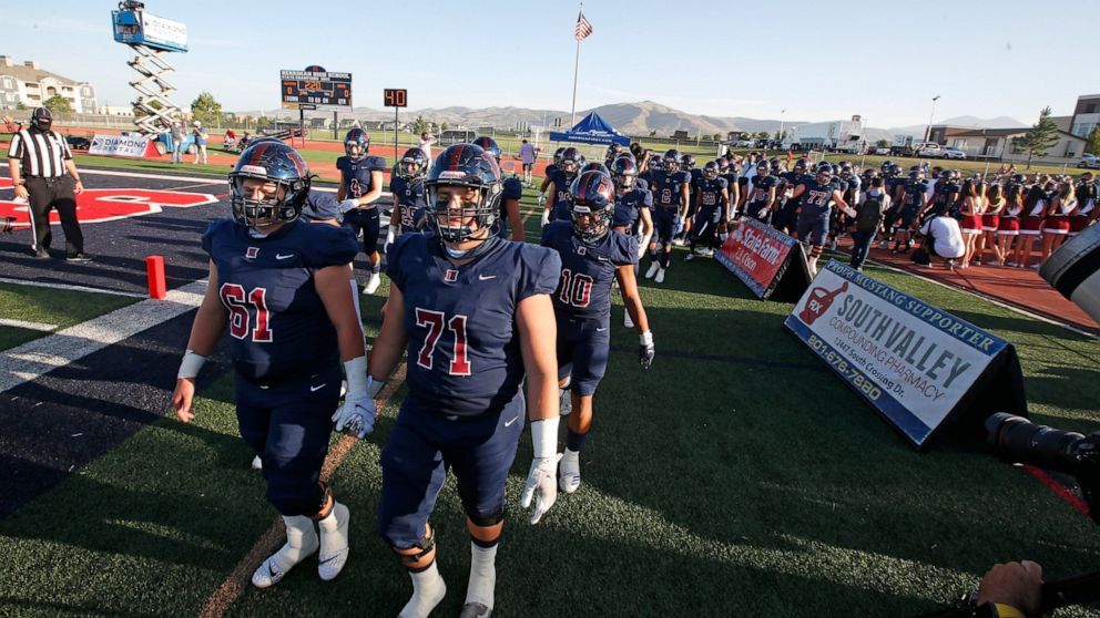 Utah high schools return to football, with virus
precautions 1