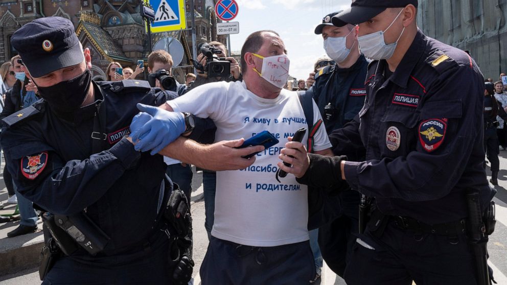Thousands in Russia's Far East protest governor's
arrest 1