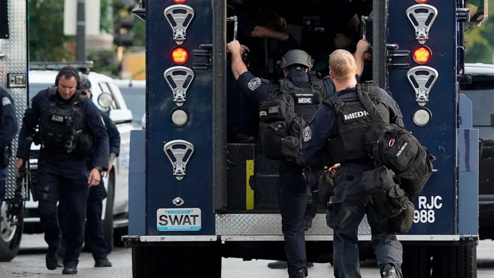 Gunman who shot 2 officers arrested after 12-hour
standoff 1
