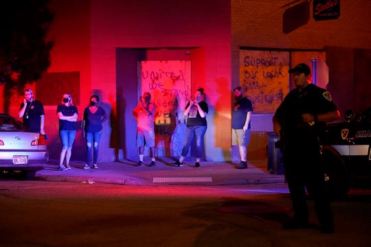 2 shot dead, 1 injured in Kenosha: Police looking for man
with long gun after third night of Jacob Blake protests 1