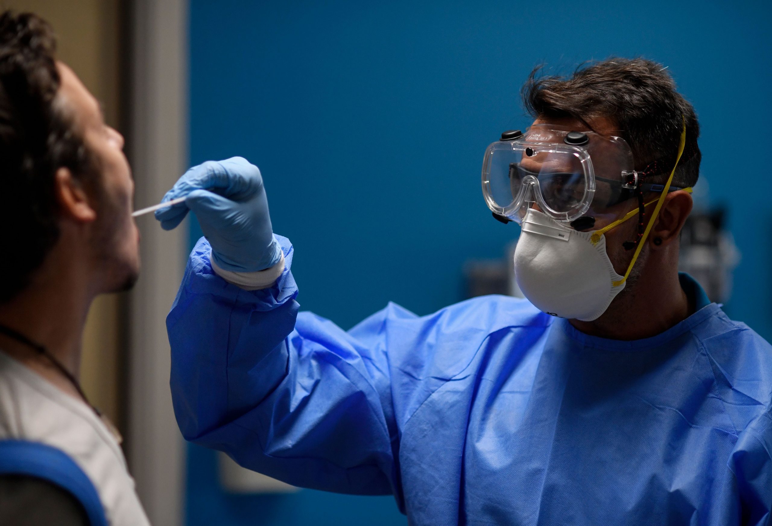New coronavirus cases are decreasing in half of US
states 1