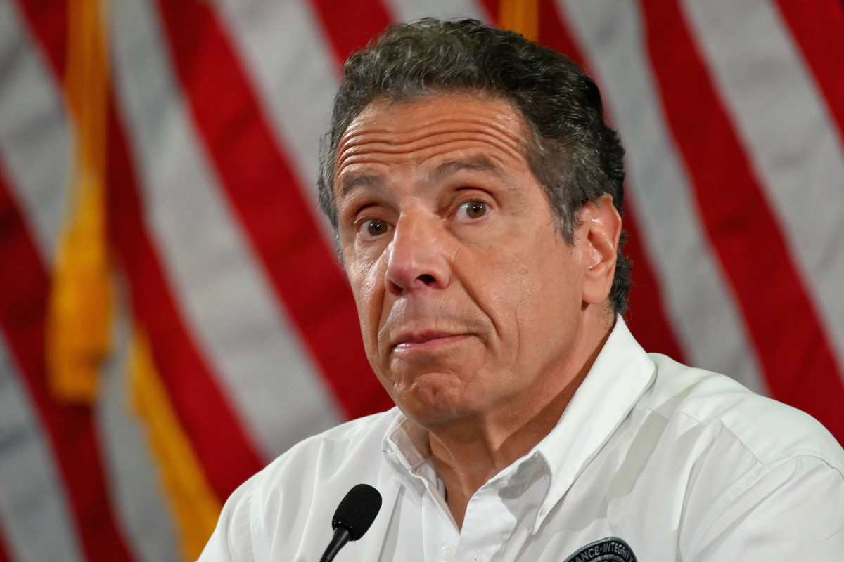 Cuomo says NY colleges will close for two weeks if 100
students get COVID-19 1