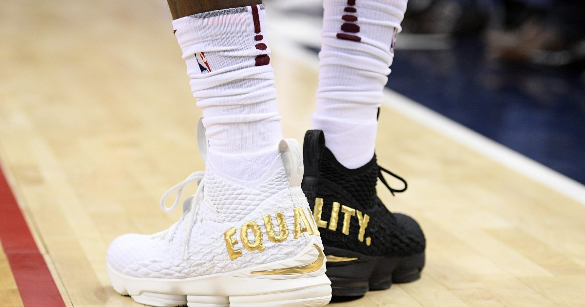 CRYBABIES: NBA Stars Lebron James and Kahwi Leonard Want to
End Playoffs in Anti-Cop Protest 1