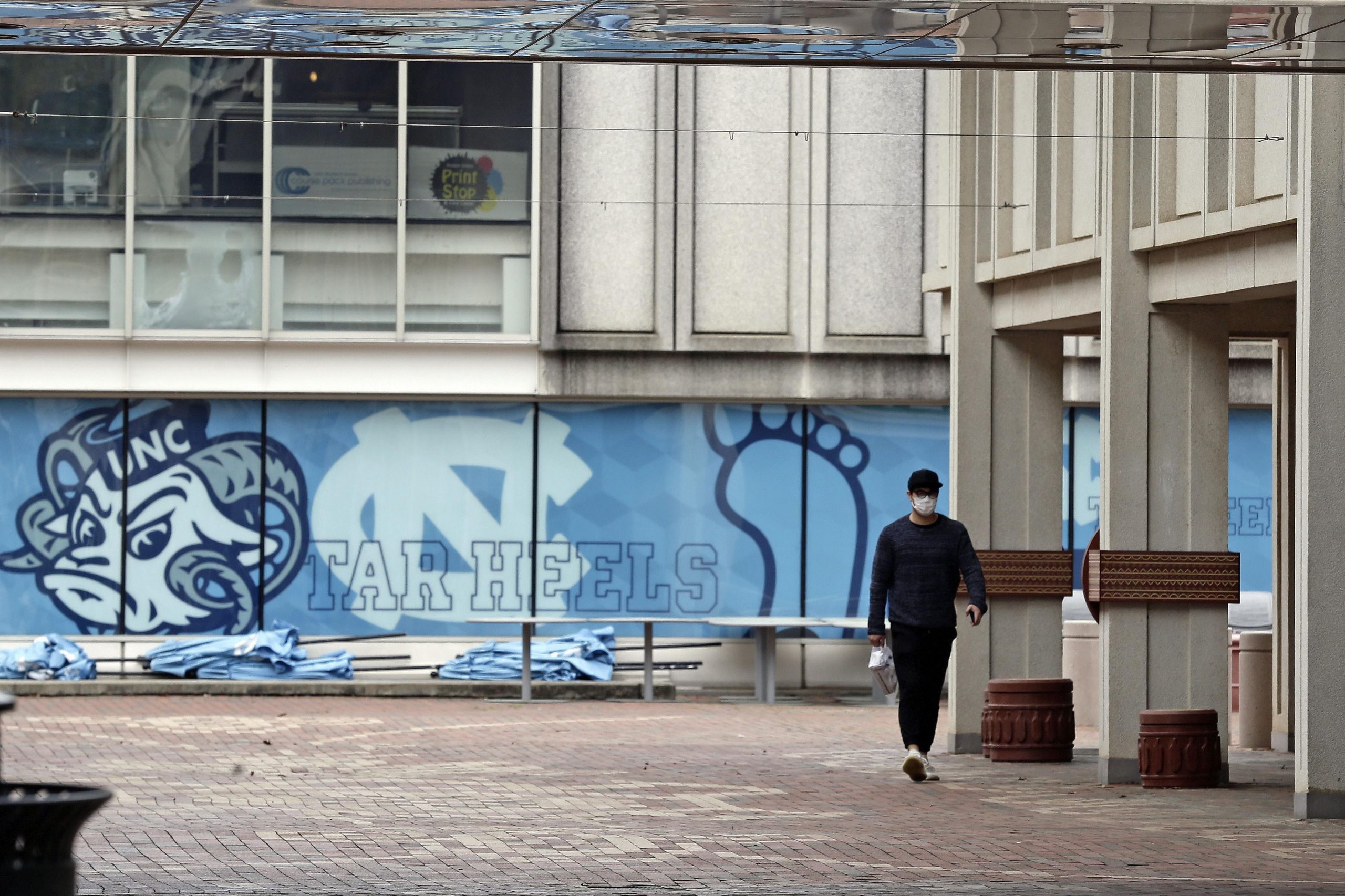 UNC shuts down campus after coronavirus outbreaks 1