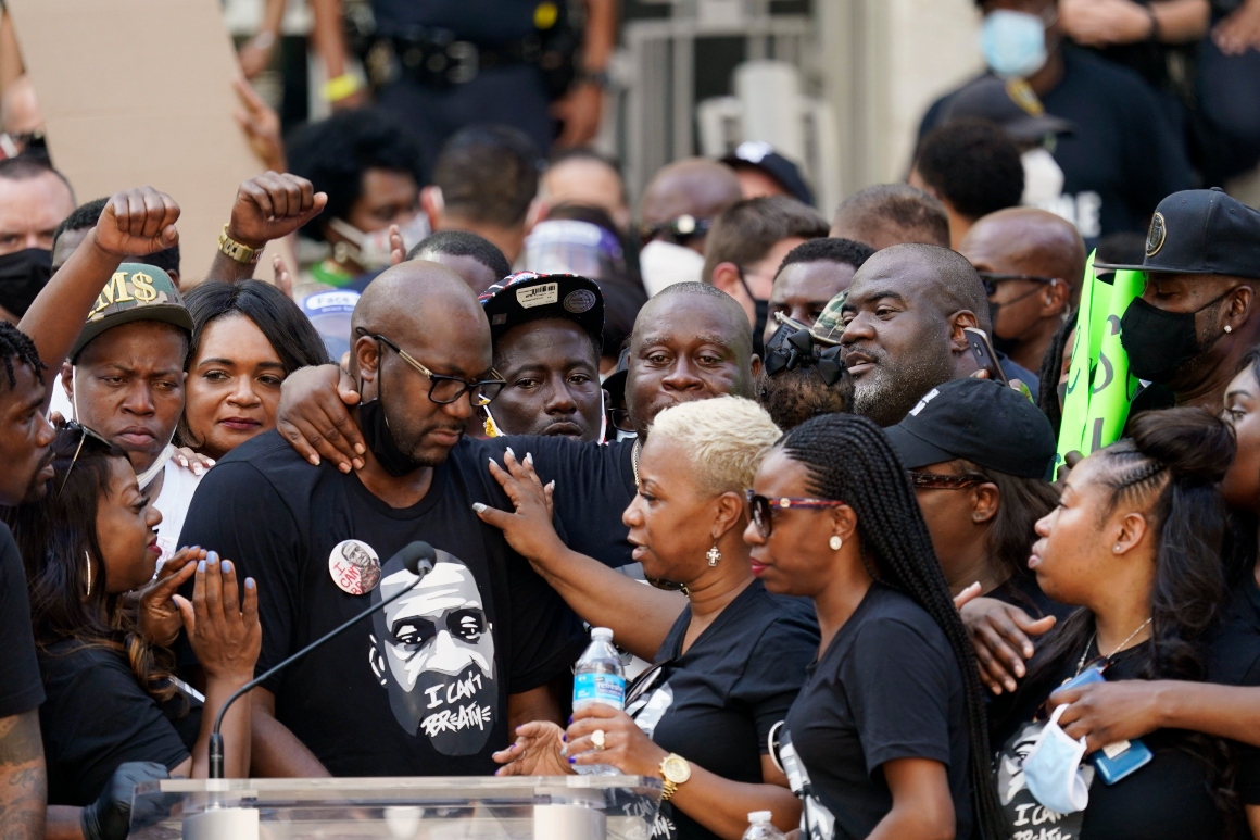 George Floyd's family speaks out and Cuomo torches Trump:
Key moments from the Dem convention 1