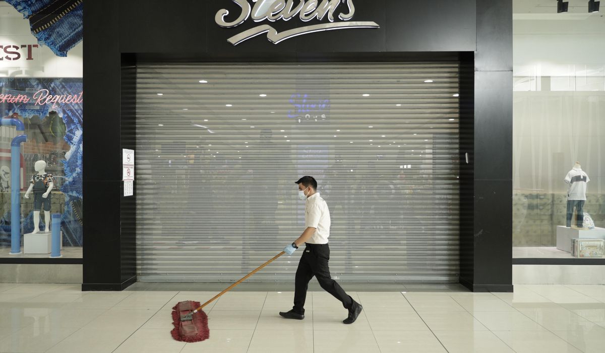 Panama lets some businesses reopen after 5-month
lockdown 1