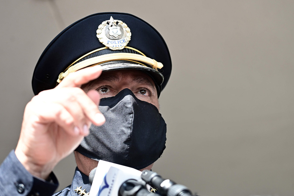 Houston police chief recruits officers from defunded police
departments: ‘We’re hiring’ 1