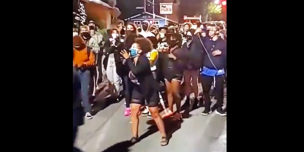 Seattle BLM protesters demand white people 'give up' their
homes 1